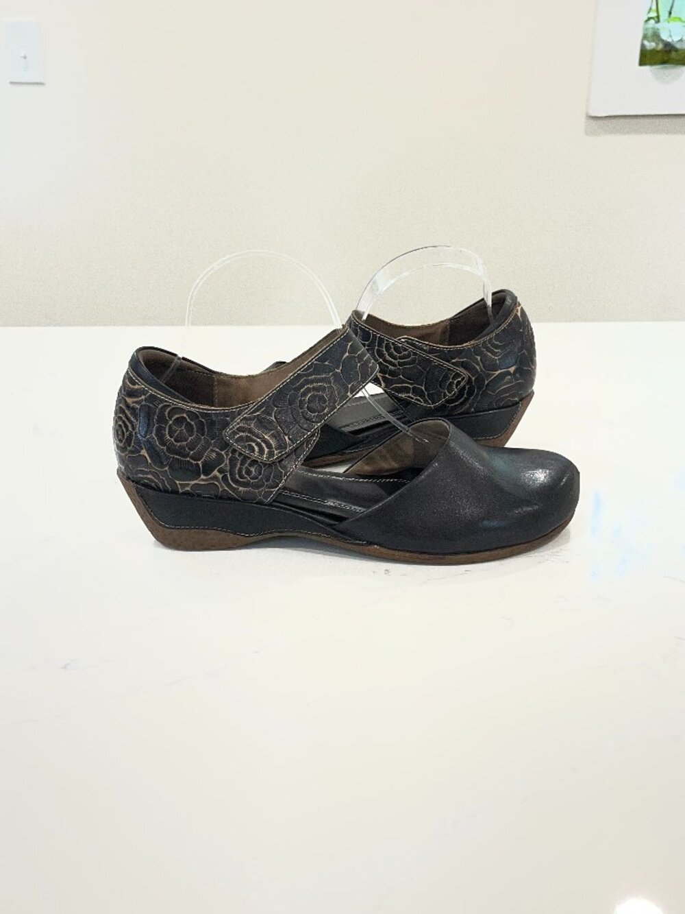 L'Artiste Women's Gloss-Pansy Clogs Brown Size 42 / 11 US